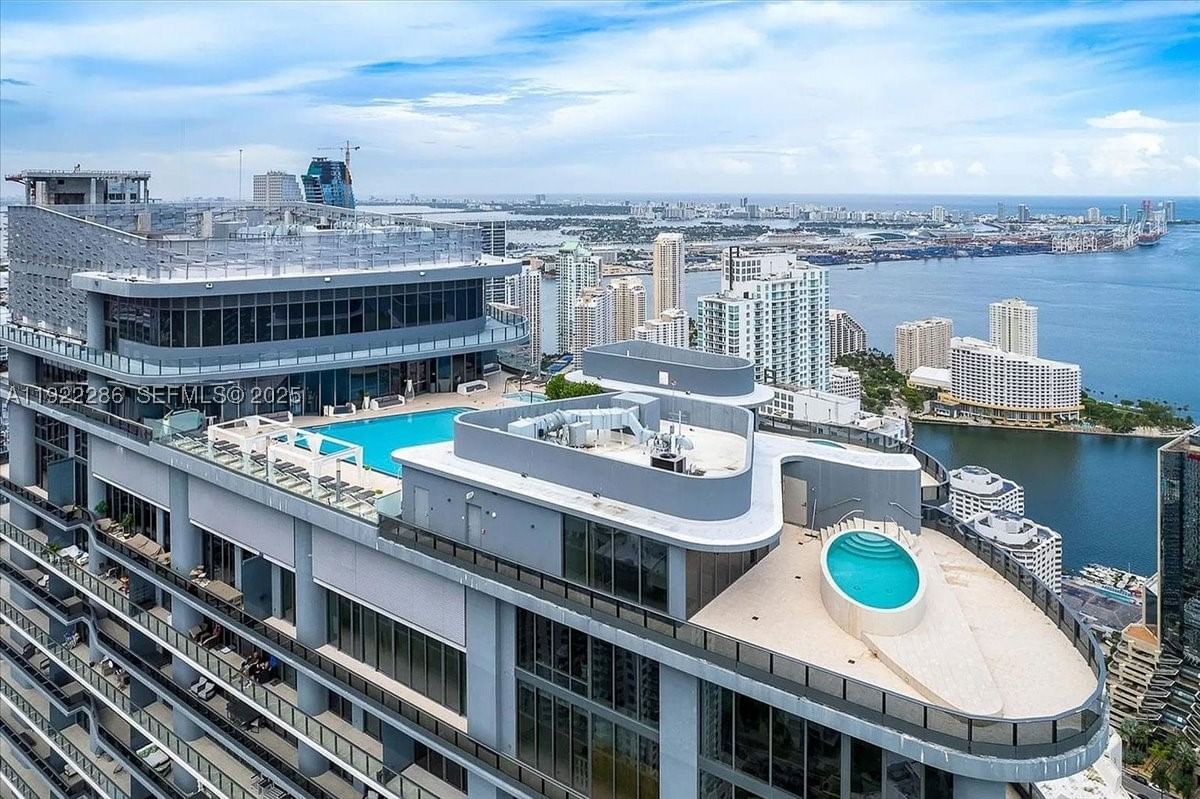 Real estate property located at 1000 Brickell Plz #3211, Miami-dade, Brickell Flatiron Condo, Miami, FL