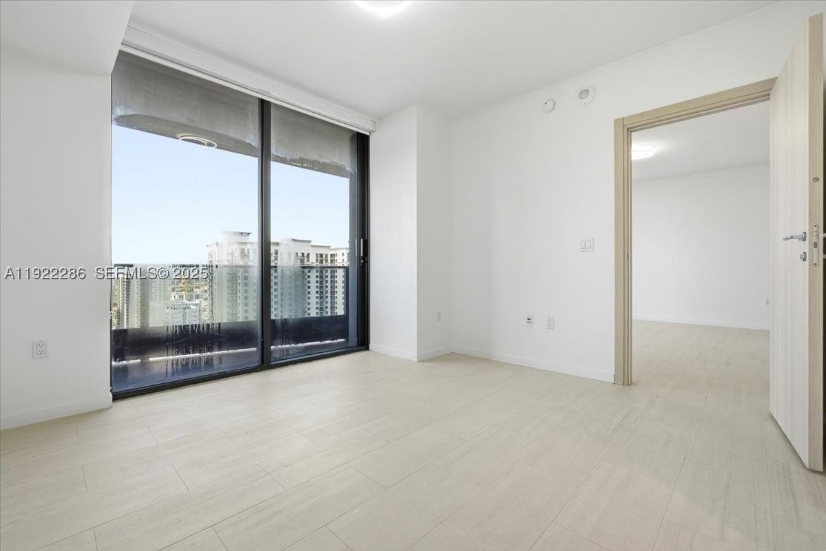 Real estate property located at 1000 Brickell Plz #3211, Miami-dade, Brickell Flatiron Condo, Miami, FL