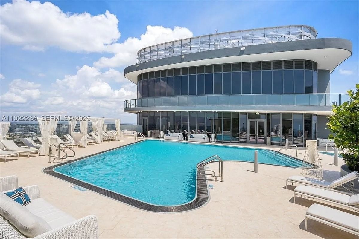 Real estate property located at 1000 Brickell Plz #3211, Miami-dade, Brickell Flatiron Condo, Miami, FL