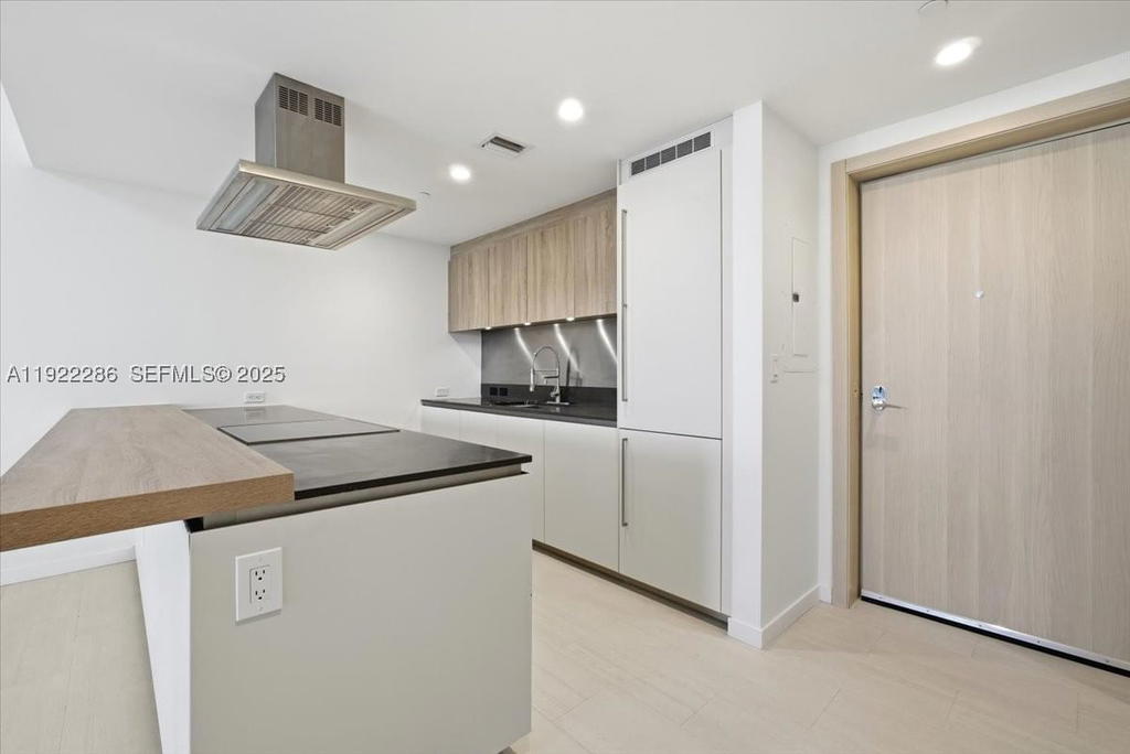 Real estate property located at 1000 Brickell Plz #3211, Miami-dade, Brickell Flatiron Condo, Miami, FL