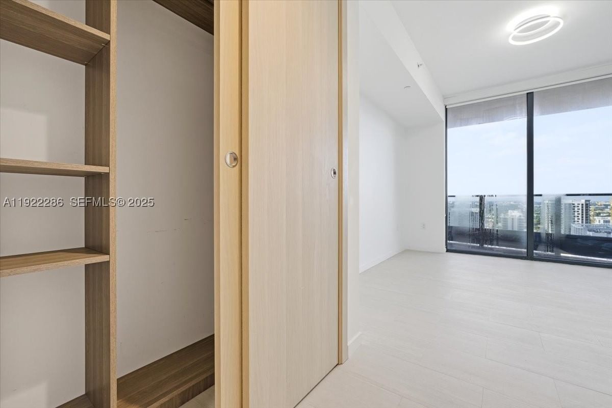 Real estate property located at 1000 Brickell Plz #3211, Miami-dade, Brickell Flatiron Condo, Miami, FL