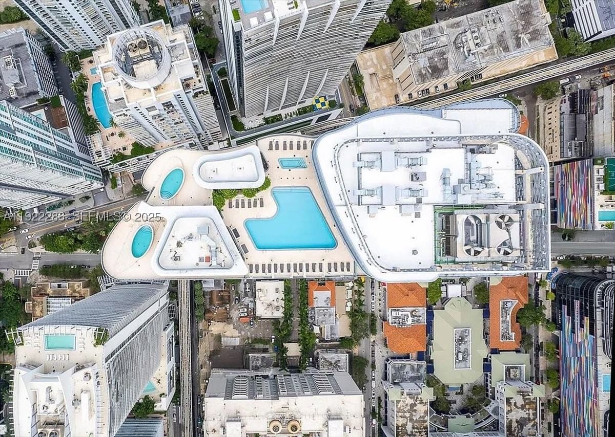 Real estate property located at 1000 Brickell Plz #3211, Miami-dade, Brickell Flatiron Condo, Miami, FL