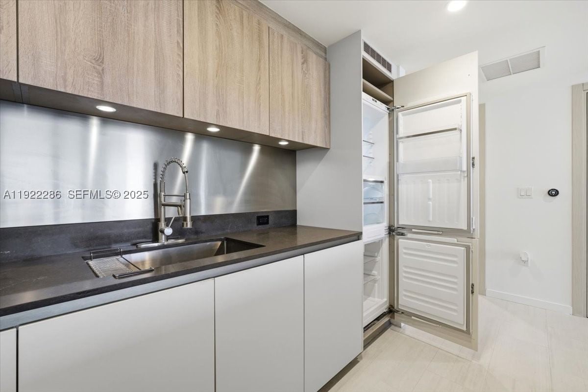 Real estate property located at 1000 Brickell Plz #3211, Miami-dade, Brickell Flatiron Condo, Miami, FL