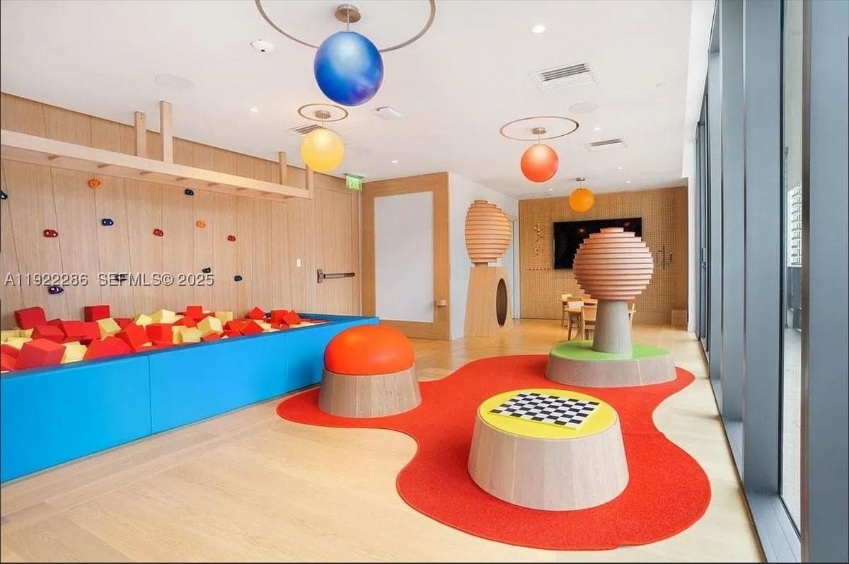 Real estate property located at 1000 Brickell Plz #3211, Miami-dade, Brickell Flatiron Condo, Miami, FL