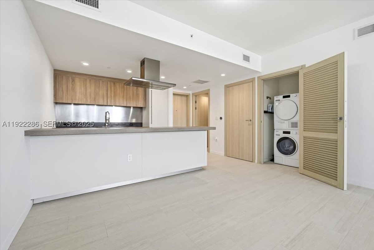 Real estate property located at 1000 Brickell Plz #3211, Miami-dade, Brickell Flatiron Condo, Miami, FL