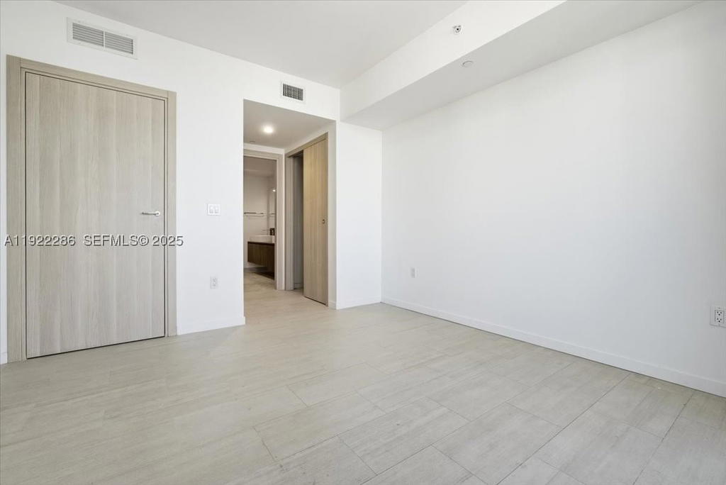 Real estate property located at 1000 Brickell Plz #3211, Miami-dade, Brickell Flatiron Condo, Miami, FL