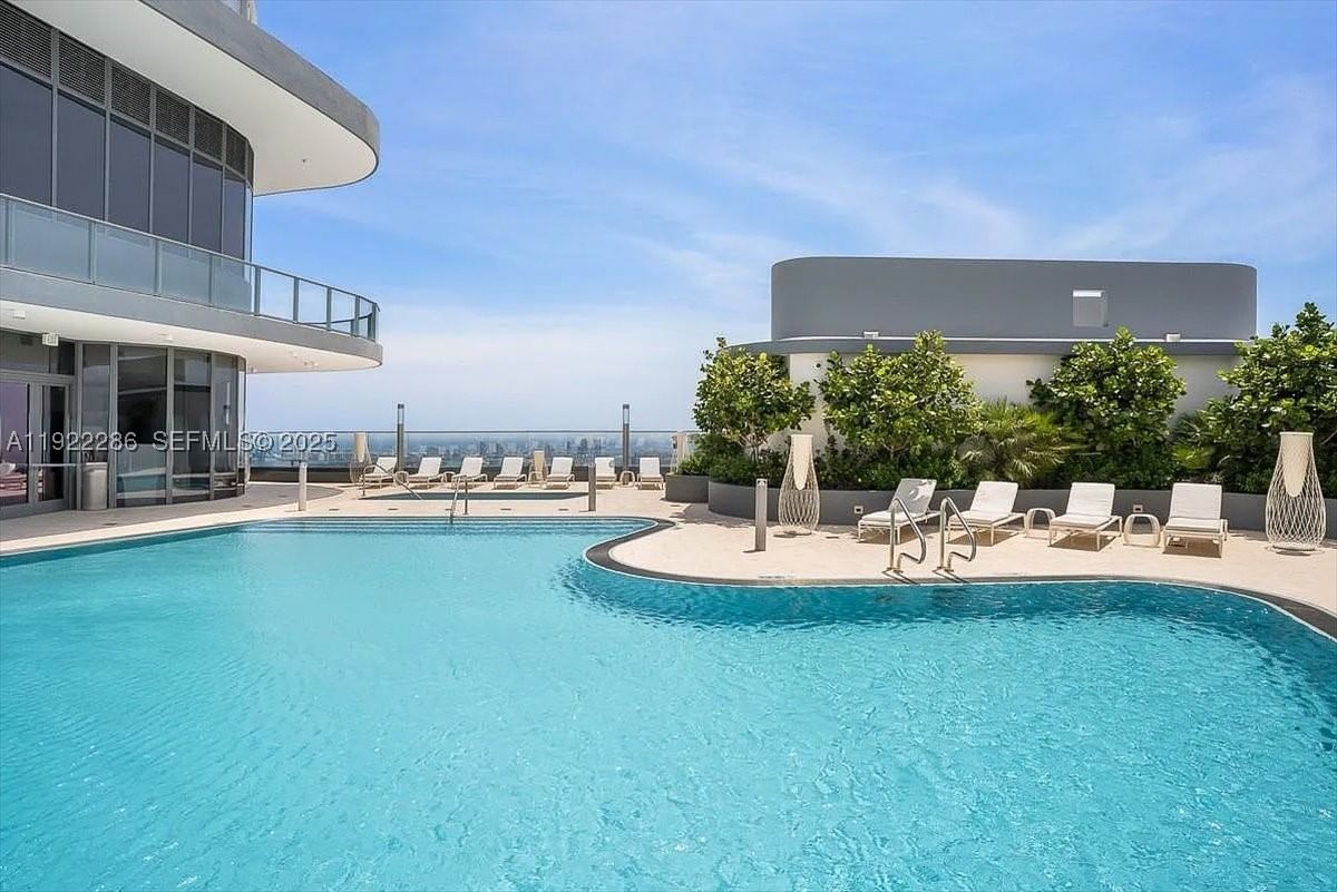 Real estate property located at 1000 Brickell Plz #3211, Miami-dade, Brickell Flatiron Condo, Miami, FL