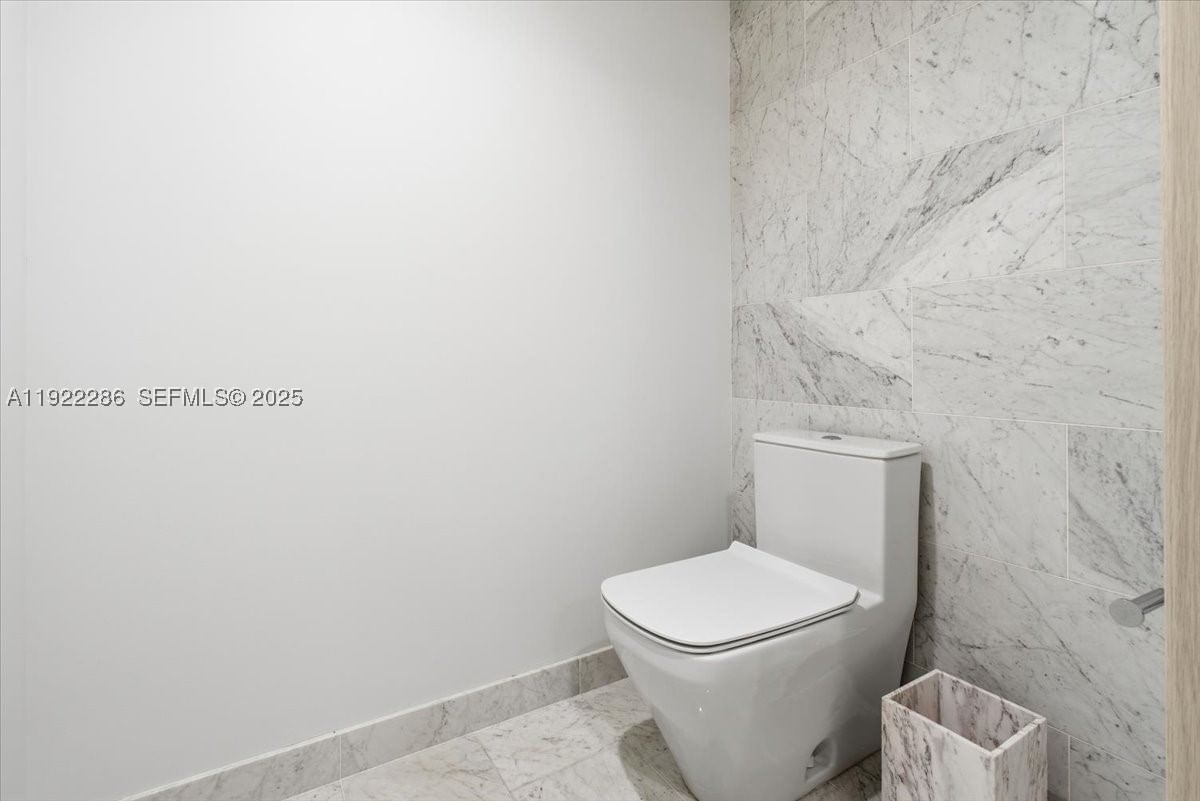 Real estate property located at 1000 Brickell Plz #3211, Miami-dade, Brickell Flatiron Condo, Miami, FL