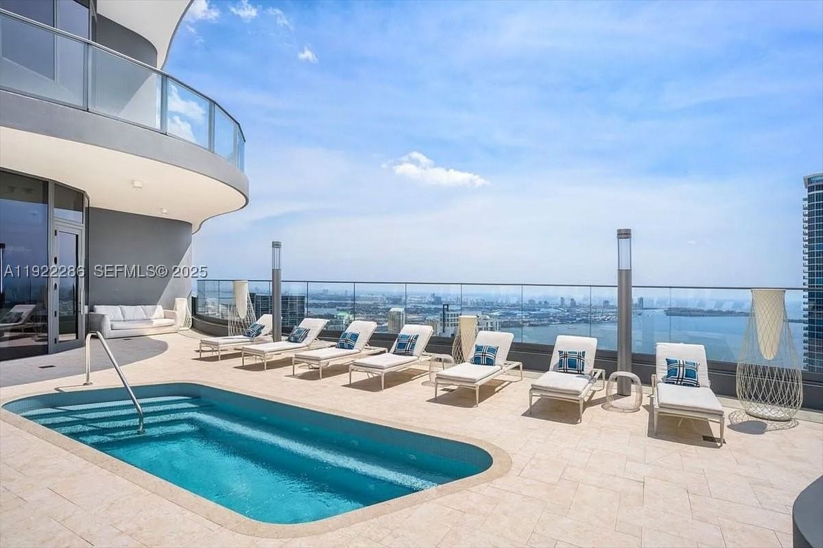 Real estate property located at 1000 Brickell Plz #3211, Miami-dade, Brickell Flatiron Condo, Miami, FL