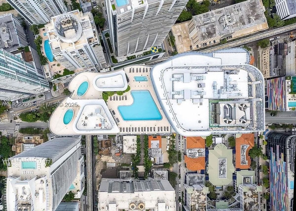 Real estate property located at 1000 Brickell Plz #3211, Miami-dade, Brickell Flatiron Condo, Miami, FL