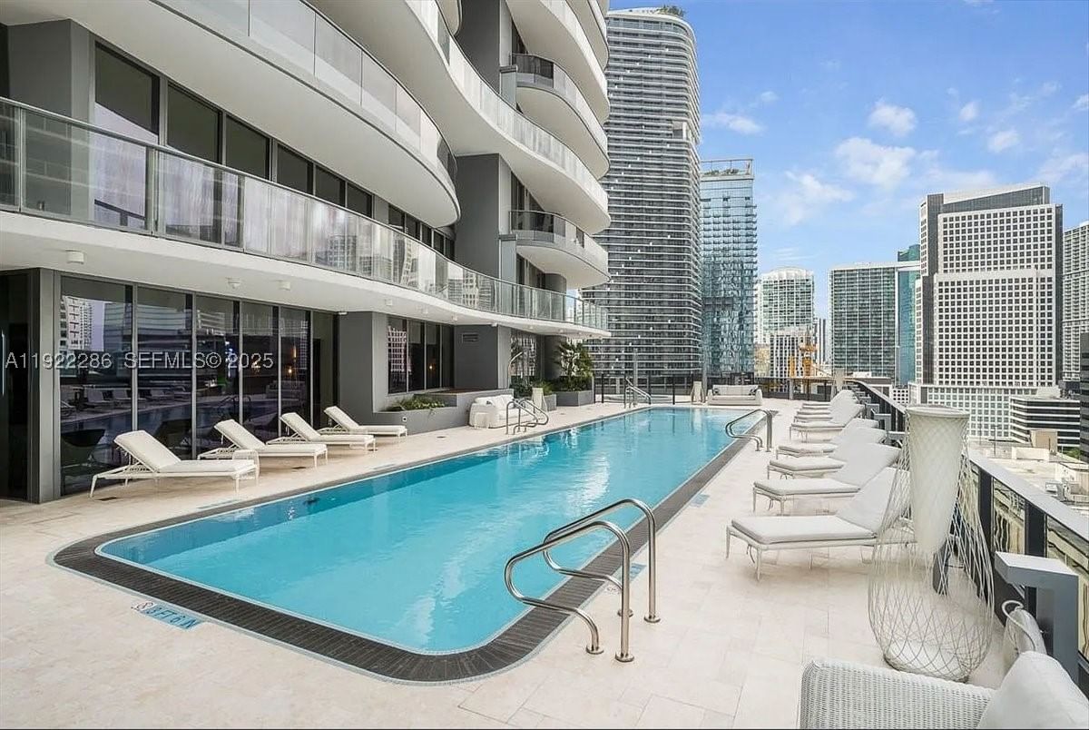Real estate property located at 1000 Brickell Plz #3211, Miami-dade, Brickell Flatiron Condo, Miami, FL