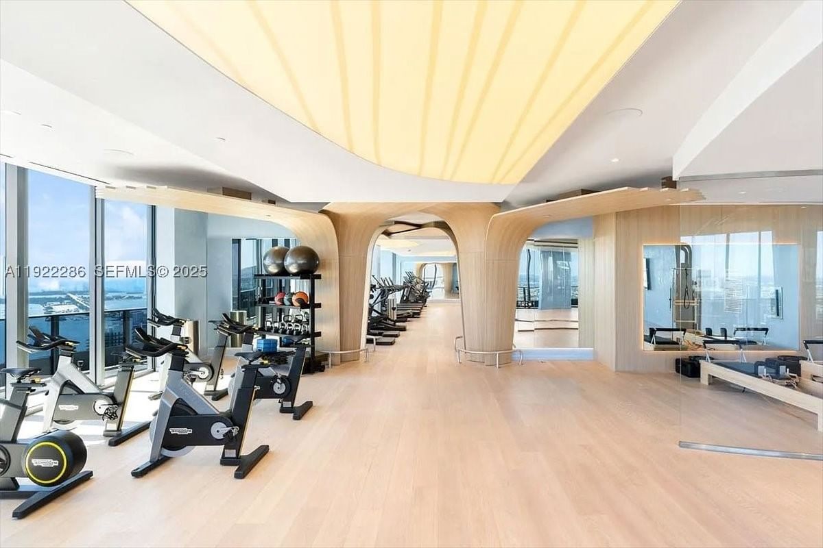 Real estate property located at 1000 Brickell Plz #3211, Miami-dade, Brickell Flatiron Condo, Miami, FL