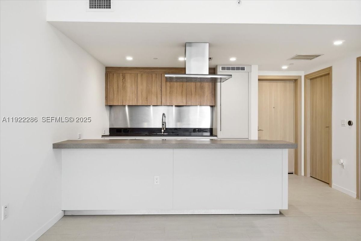 Real estate property located at 1000 Brickell Plz #3211, Miami-dade, Brickell Flatiron Condo, Miami, FL