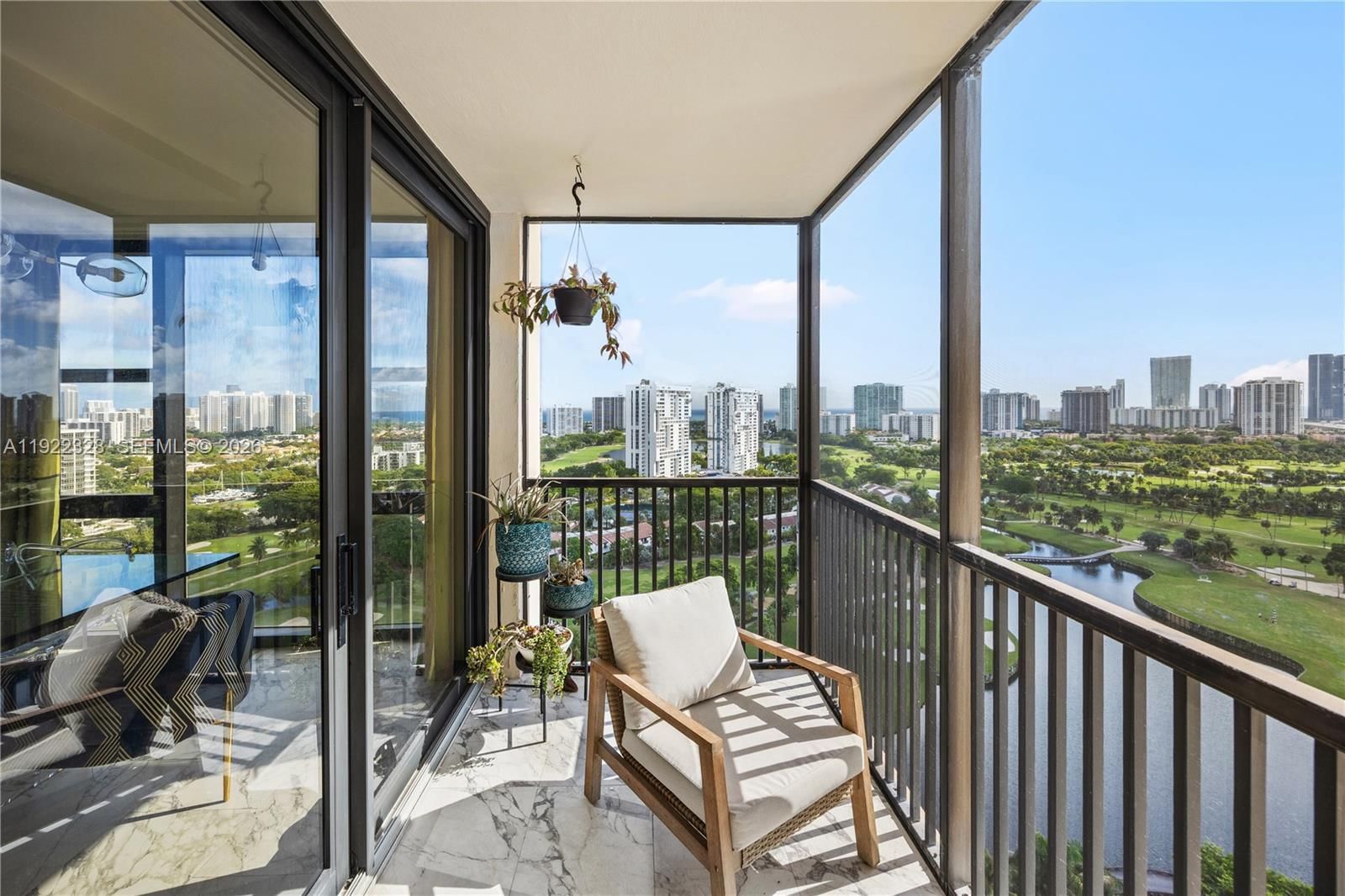 Real estate property located at 20379 Country Club Dr #2333, Miami-dade, Coronado Condo- Tower Ii, Aventura, FL