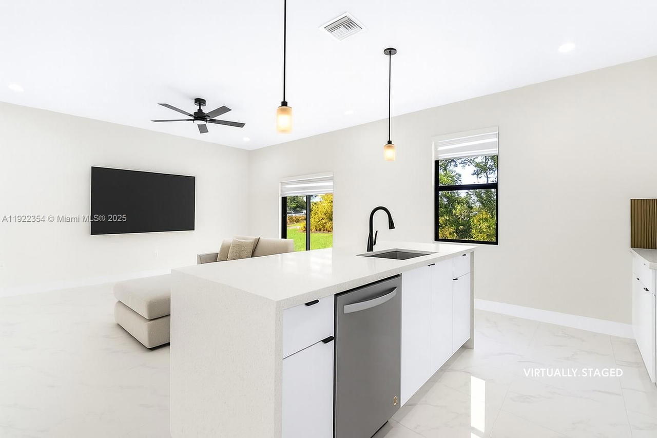 Real estate property located at 1015 Merry ST, Lee, Lehigh Acres, Lehigh Acres, FL