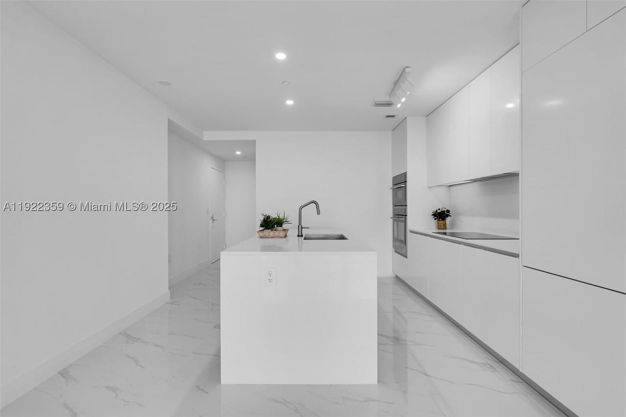 Real estate property located at 700 24 street #2003, Miami-dade, Aria Reserve, Miami, FL