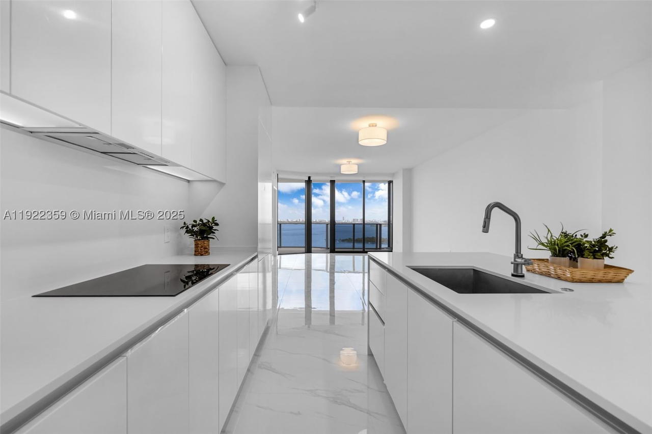 Real estate property located at 700 24 street #2003, Miami-dade, Aria Reserve, Miami, FL