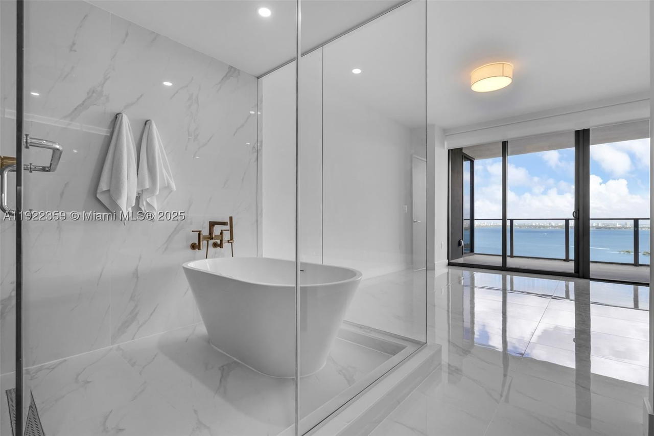 Real estate property located at 700 24 street #2003, Miami-dade, Aria Reserve, Miami, FL