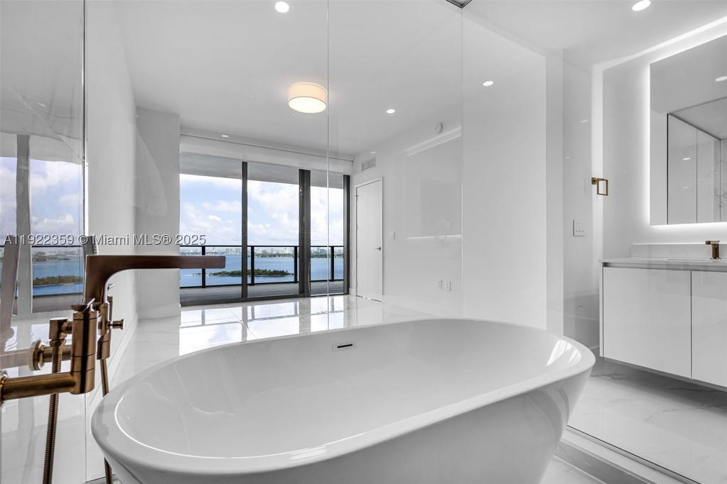Real estate property located at 700 24 street #2003, Miami-dade, Aria Reserve, Miami, FL