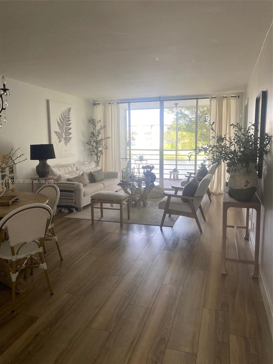 Real estate property located at 9420 Poinciana Pl #214, Broward, Poinciana 2 Of Pine Islan, Davie, FL