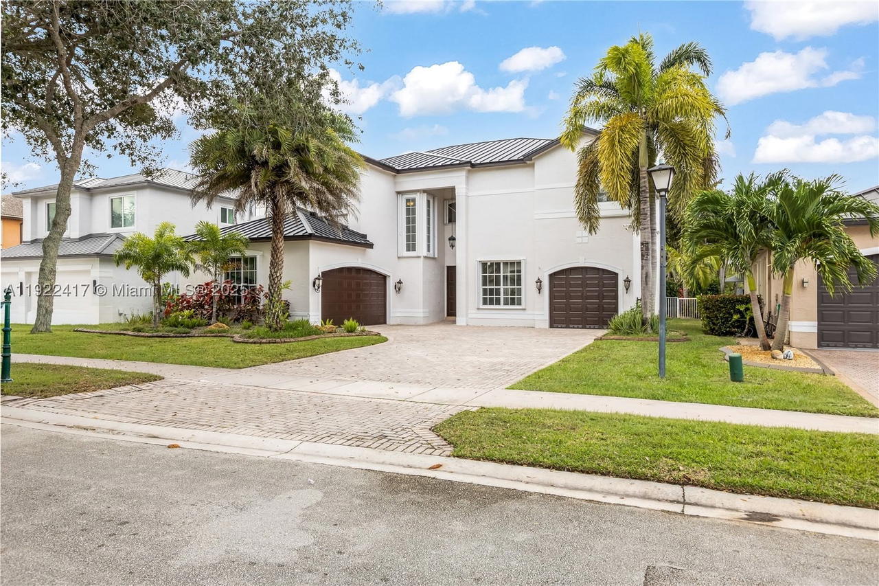 Real estate property located at 5028 195th Ter, Broward, Sunset Lakes Plat Three, Miramar, FL