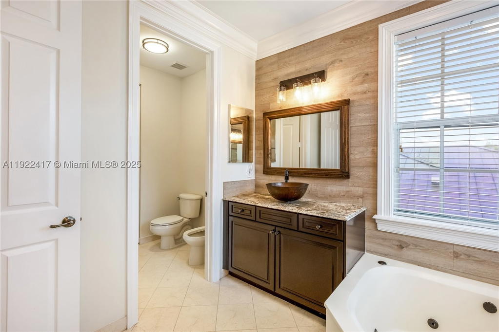 Real estate property located at 5028 195th Ter, Broward, Sunset Lakes Plat Three, Miramar, FL