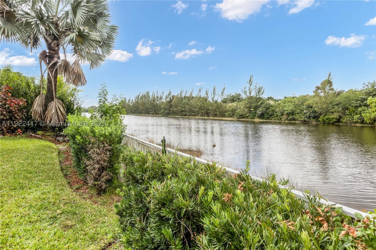 Real estate property located at 5028 195th Ter, Broward, Sunset Lakes Plat Three, Miramar, FL