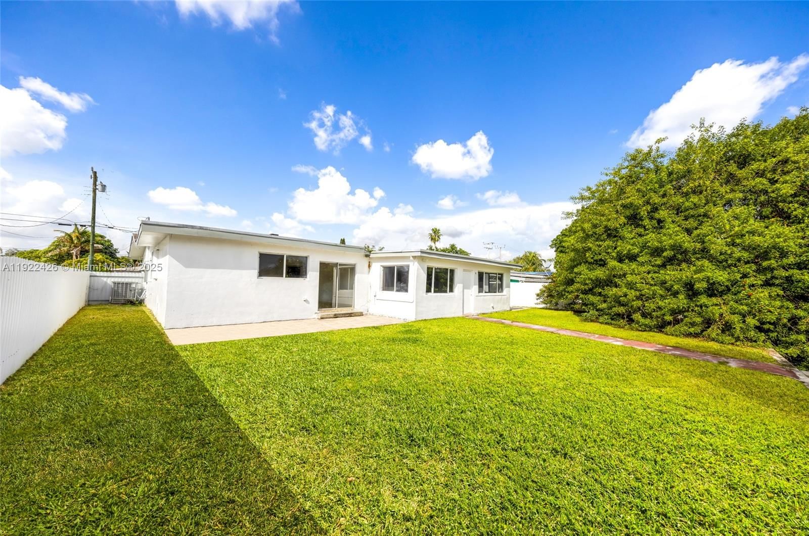 Real estate property located at 17301 24th Ave, Miami-dade, Myrtle Grove 2nd Addn, Miami Gardens, FL