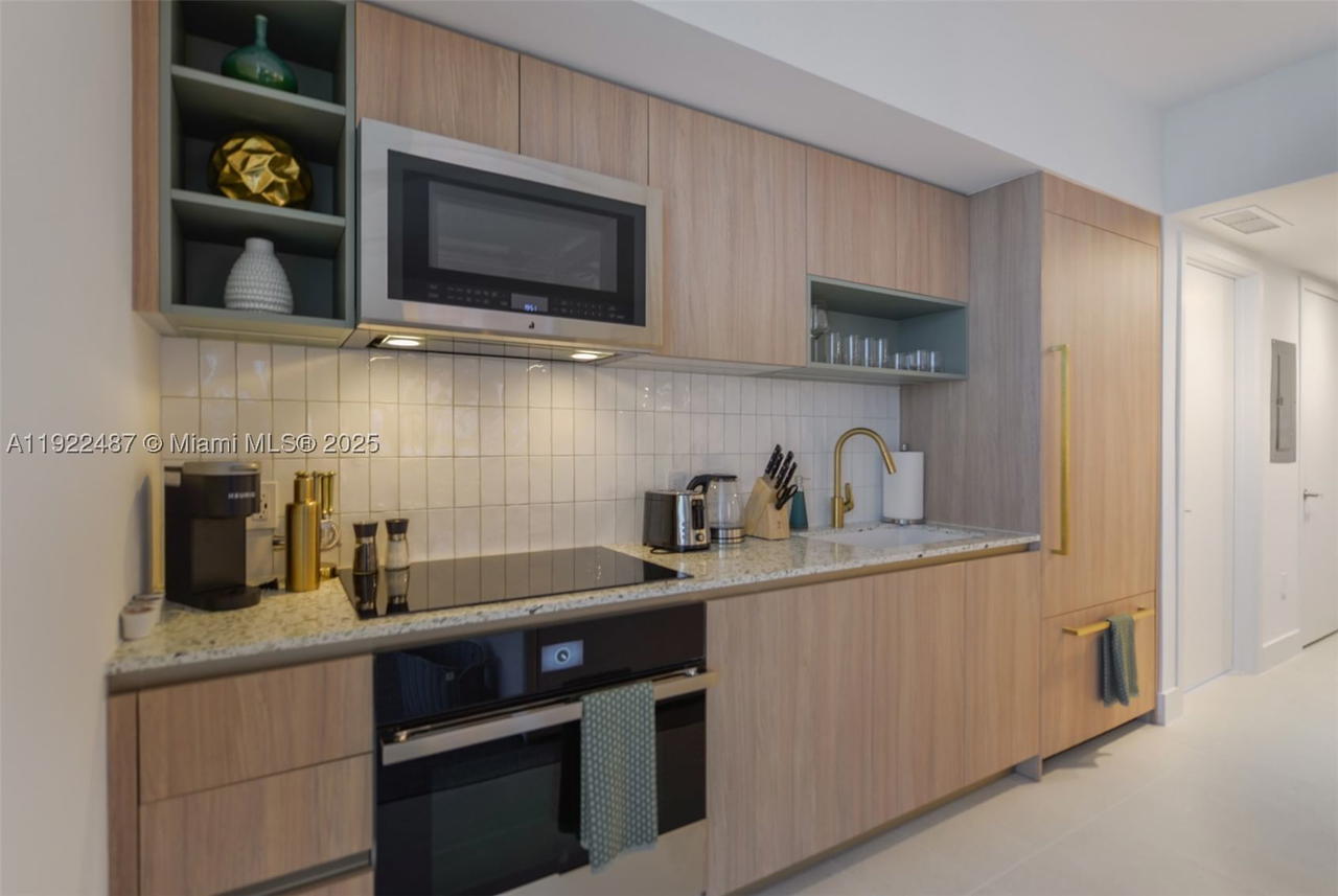 Real estate property located at 159 6th St #4601, Miami-dade, Gale Residences, Miami, FL