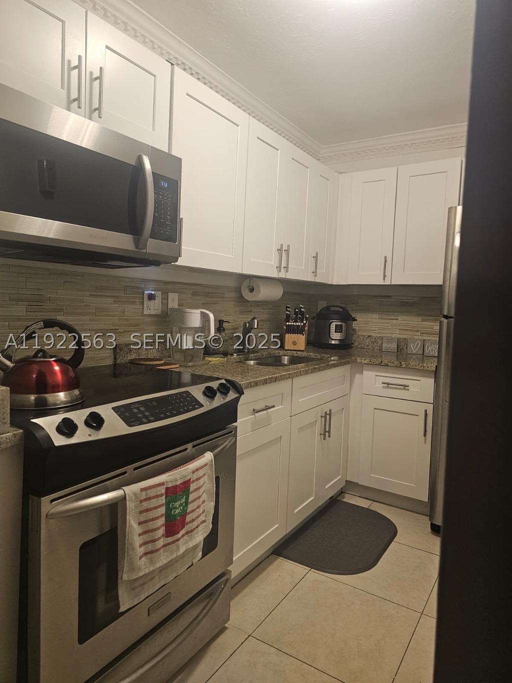 Real estate property located at 8411 8th St #111, Miami-dade, Summit Chase Condo, Miami, FL