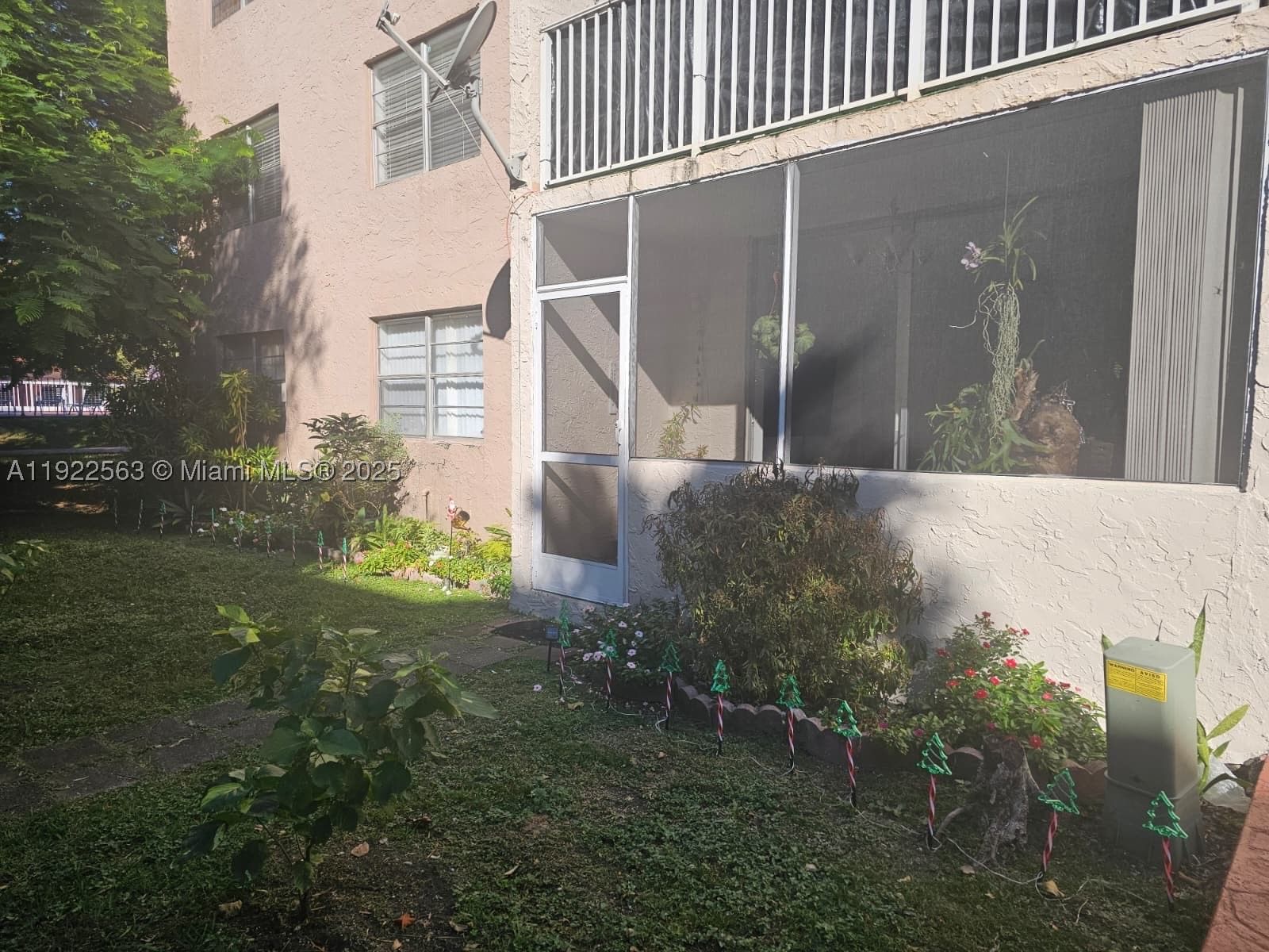 Real estate property located at 8411 8th St #111, Miami-dade, Summit Chase Condo, Miami, FL