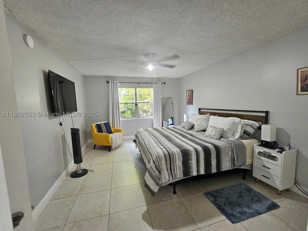 Real estate property located at 8411 8th St #111, Miami-dade, Summit Chase Condo, Miami, FL