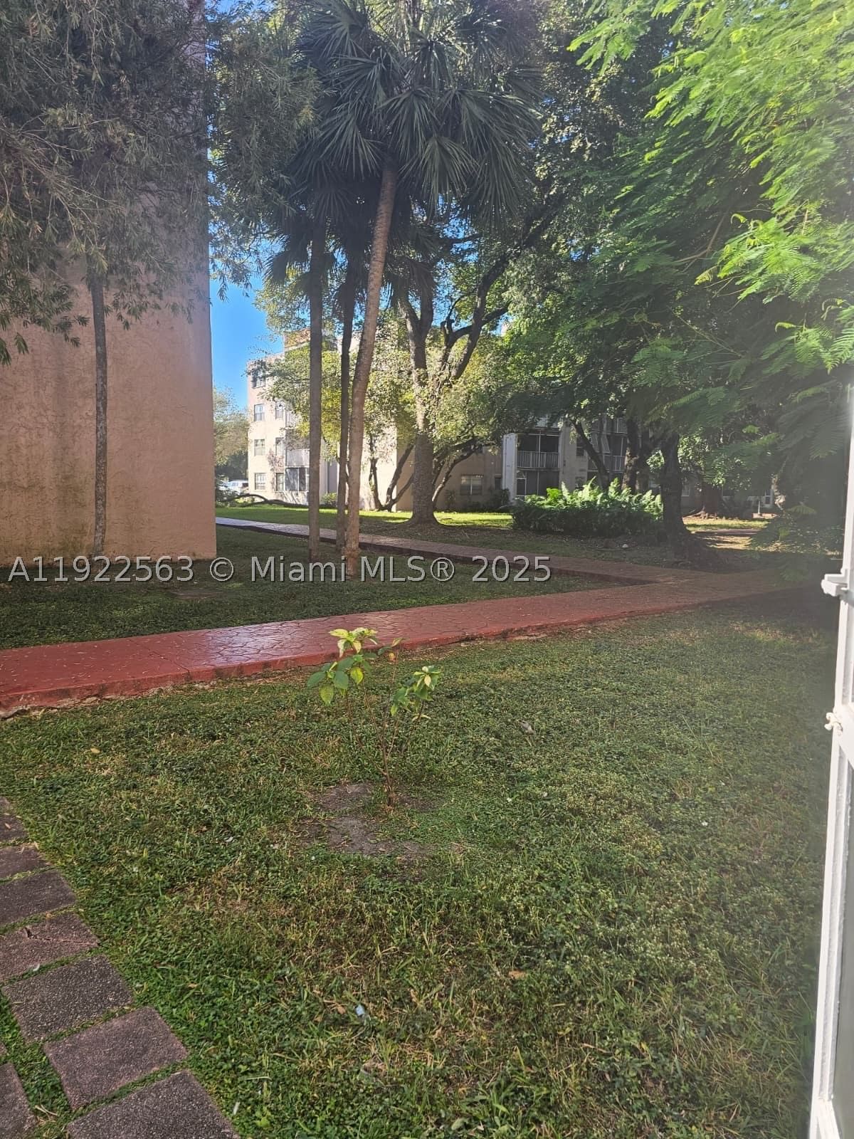 Real estate property located at 8411 8th St #111, Miami-dade, Summit Chase Condo, Miami, FL