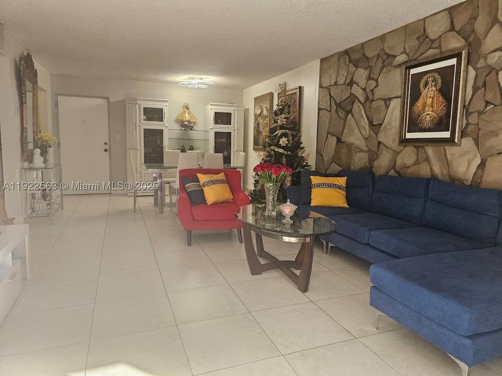 Real estate property located at 8411 8th St #111, Miami-dade, Summit Chase Condo, Miami, FL