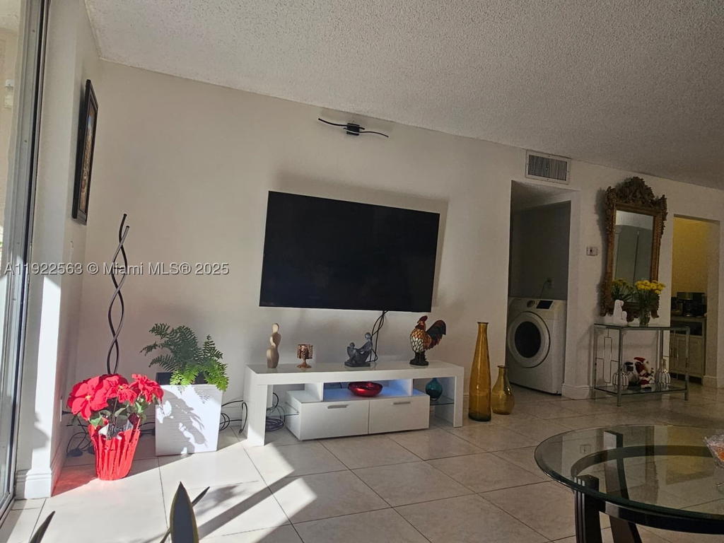 Real estate property located at 8411 8th St #111, Miami-dade, Summit Chase Condo, Miami, FL