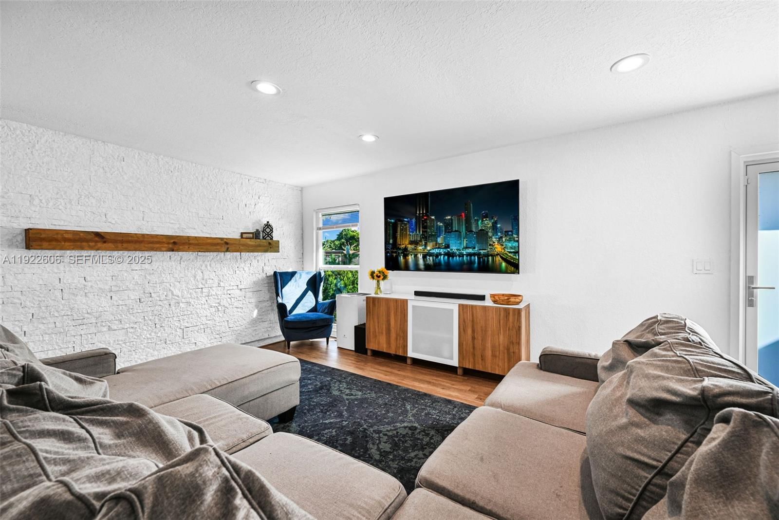 Real estate property located at 6303 71st Ave, Broward, Mainlands Of Tamarac Lake, Tamarac, FL