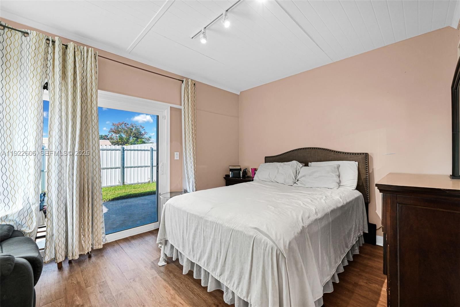 Real estate property located at 6303 71st Ave, Broward, Mainlands Of Tamarac Lake, Tamarac, FL