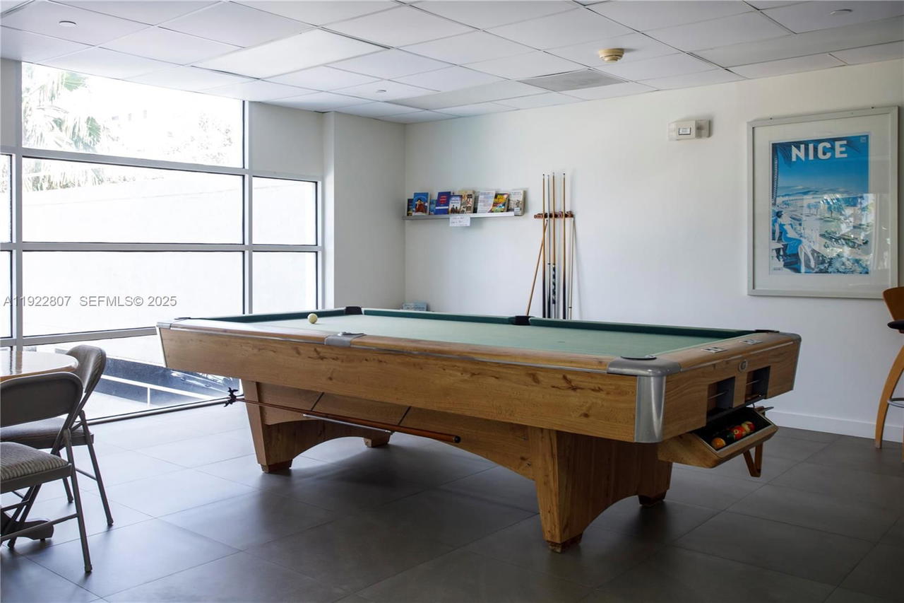 Real estate property located at 1621 Bay Rd #807, Miami-dade, Bayview Plaza Condo, Miami Beach, FL