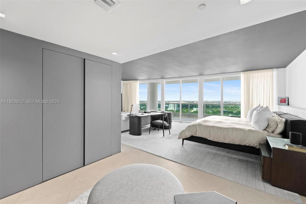 Real estate property located at 2127 Brickell Ave #3005, Miami-dade, Bristol Tower Condo, Miami, FL