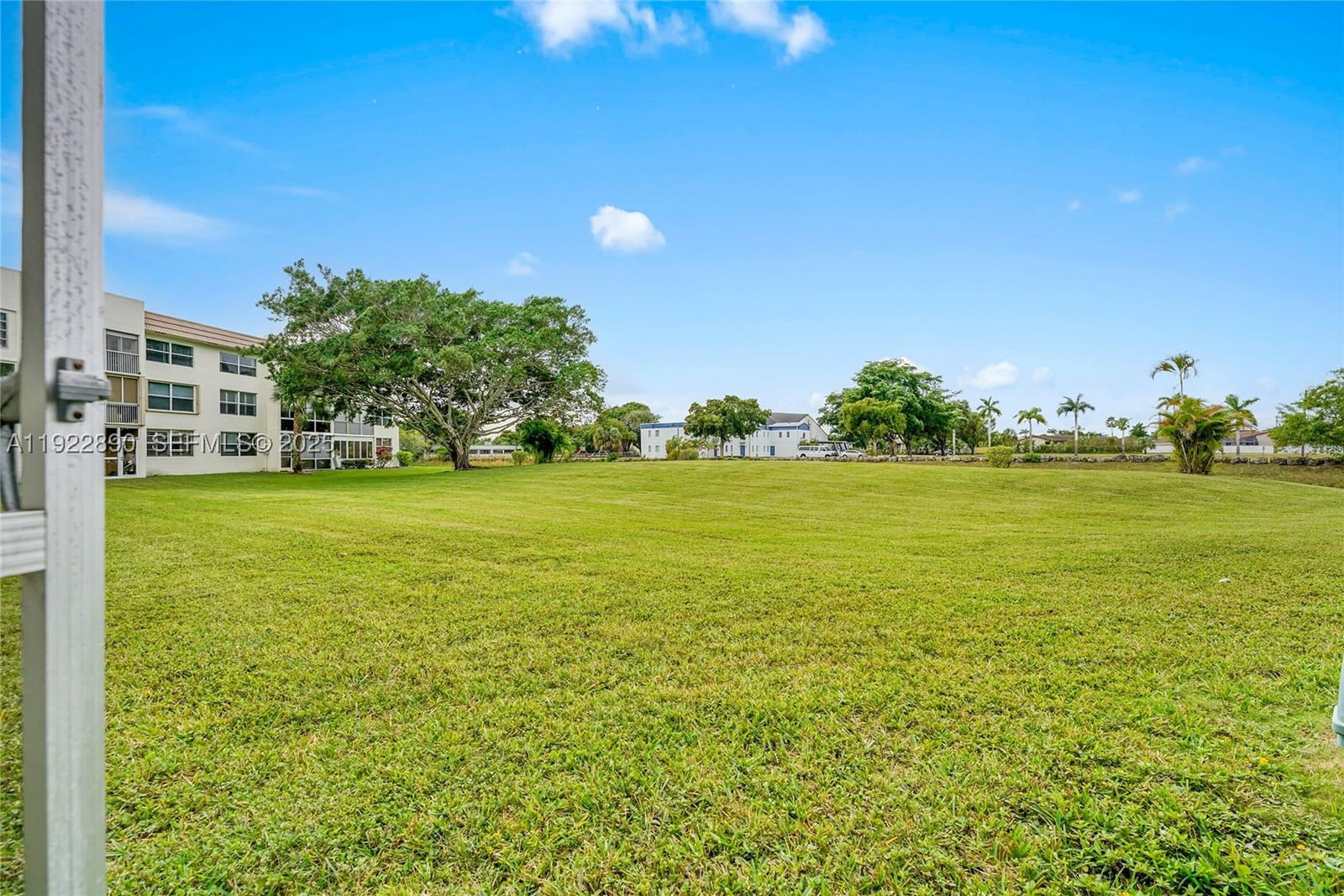 Real estate property located at 6890 Royal Palm Blvd #109H, Broward, Royal Park Gardens Iii-h, Margate, FL