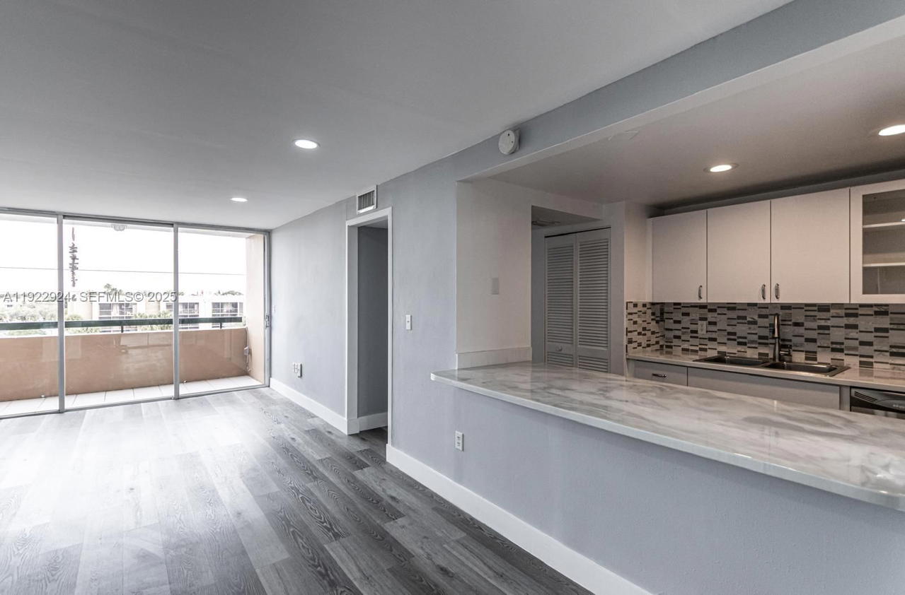 Real estate property located at 854 87th Ave #504, Miami-dade, Sandalwood Condo Apts, Miami, FL