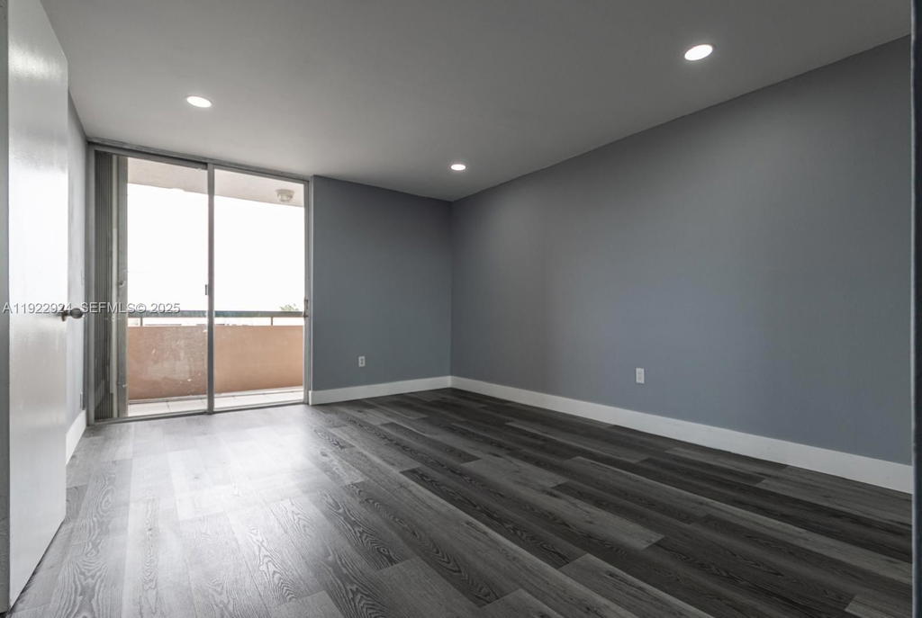 Real estate property located at 854 87th Ave #504, Miami-dade, Sandalwood Condo Apts, Miami, FL