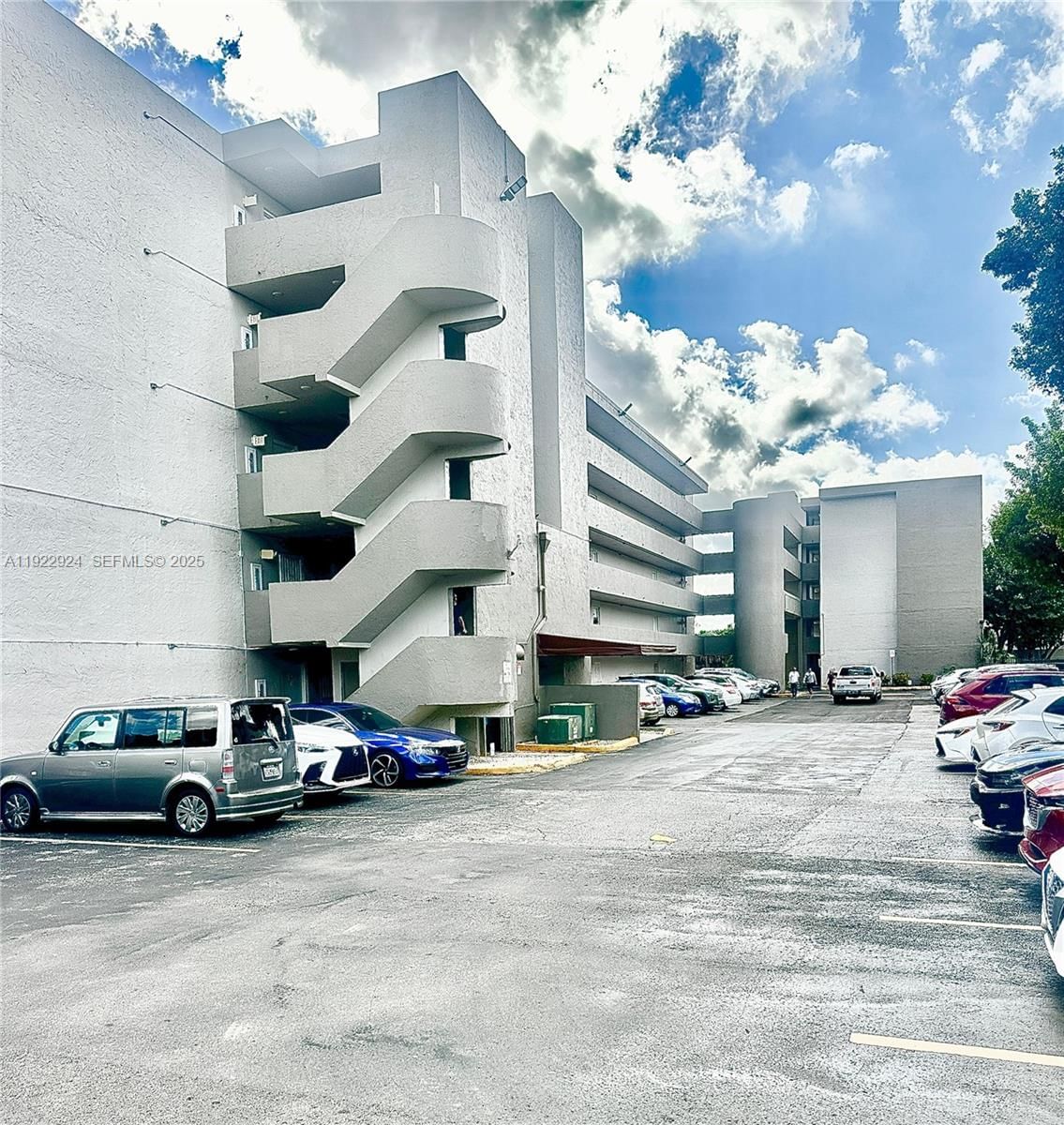 Real estate property located at 854 87th Ave #504, Miami-dade, Sandalwood Condo Apts, Miami, FL