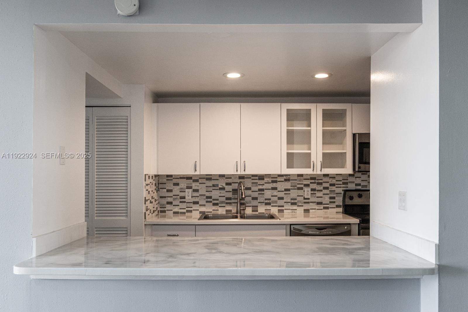 Real estate property located at 854 87th Ave #504, Miami-dade, Sandalwood Condo Apts, Miami, FL