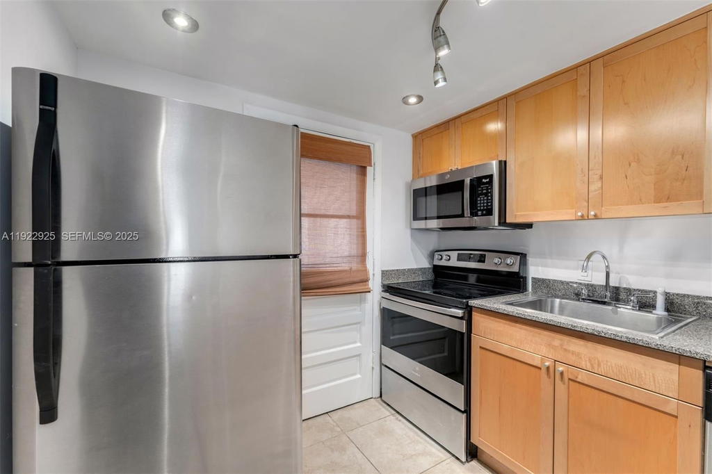 Real estate property located at 201 Galen Drive #104, Miami-dade, Key Biscayne Vi Condo, Key Biscayne, FL