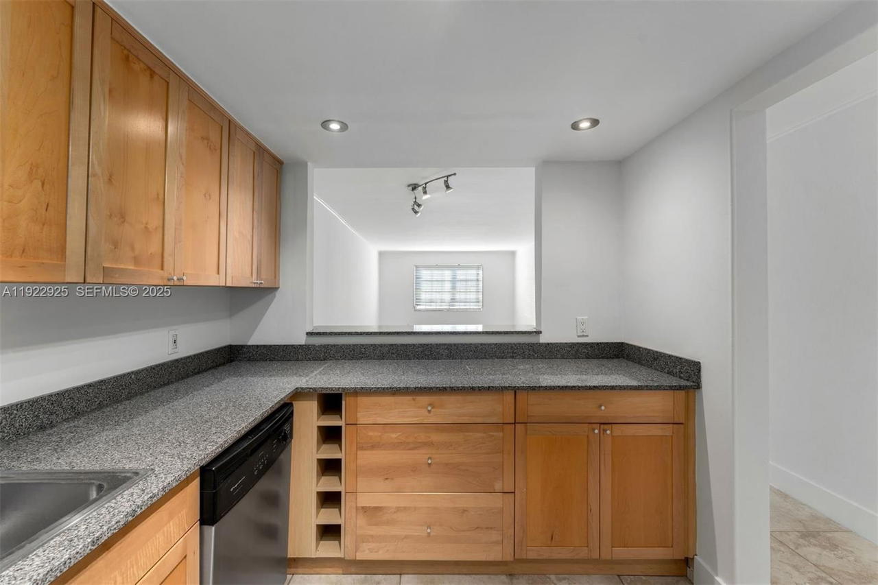 Real estate property located at 201 Galen Drive #104, Miami-dade, Key Biscayne Vi Condo, Key Biscayne, FL