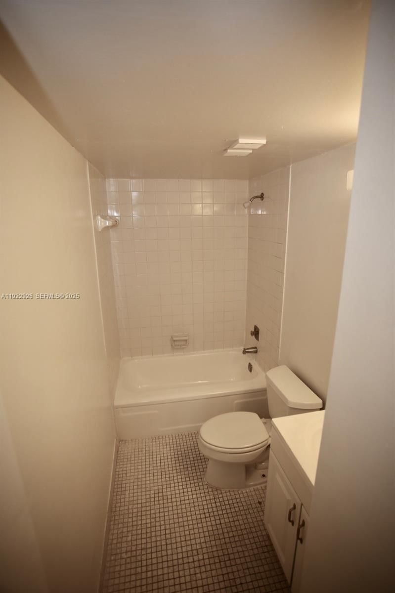 Real estate property located at , Broward, Heritage Circle Condo, Deerfield Beach, FL