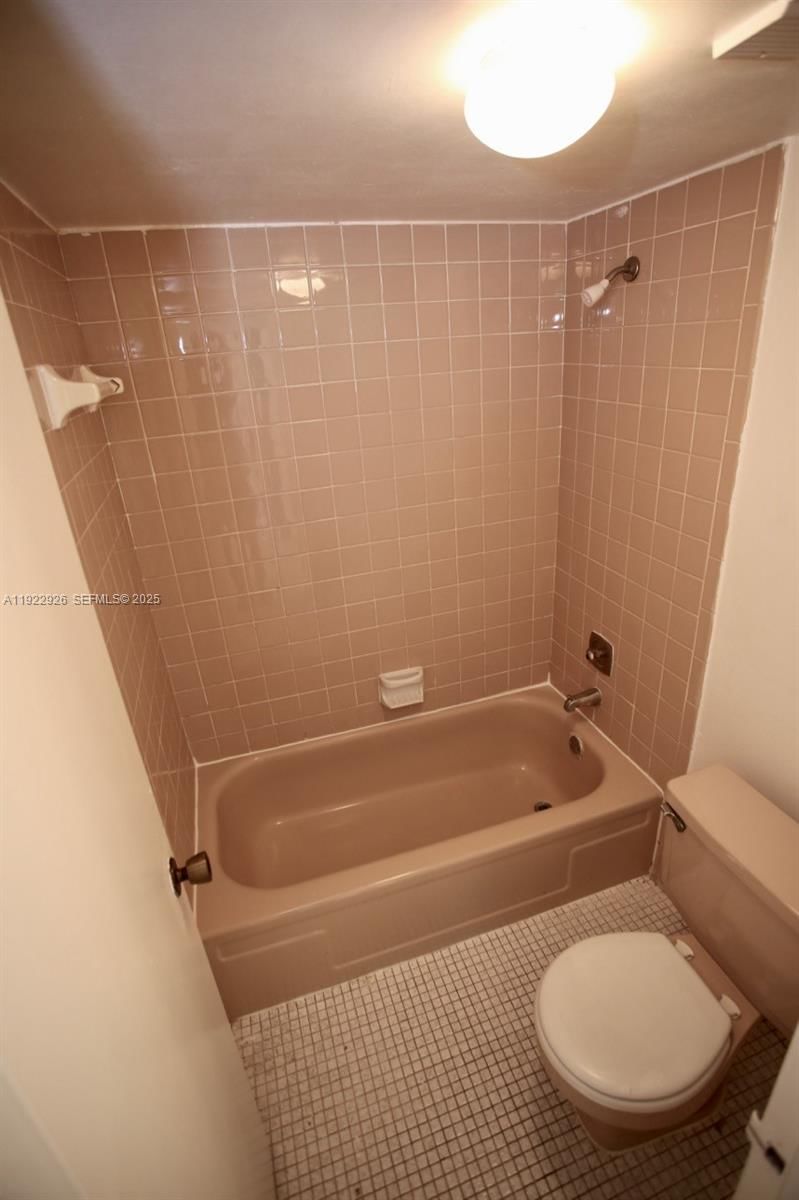 Real estate property located at , Broward, Heritage Circle Condo, Deerfield Beach, FL