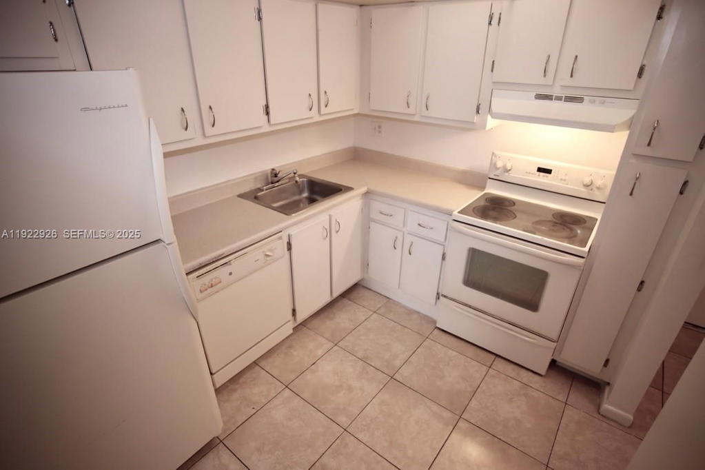 Real estate property located at , Broward, Heritage Circle Condo, Deerfield Beach, FL
