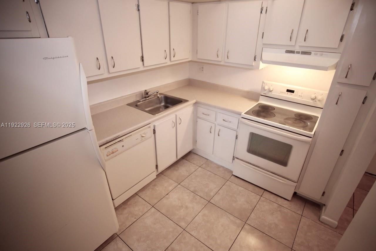 Real estate property located at , Broward, Heritage Circle Condo, Deerfield Beach, FL